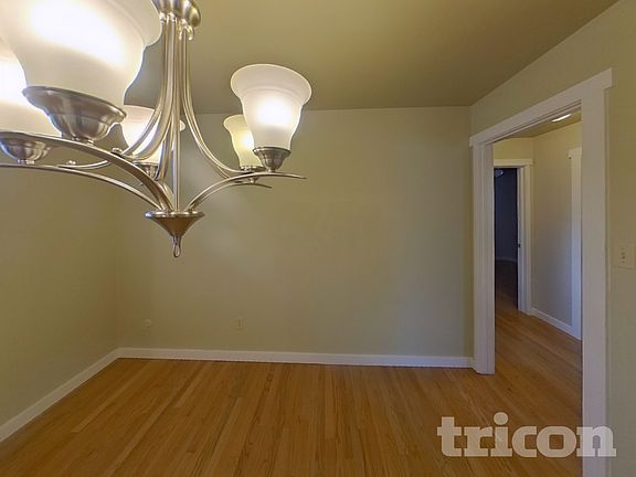 4th image of 1915 Berkshire Ln