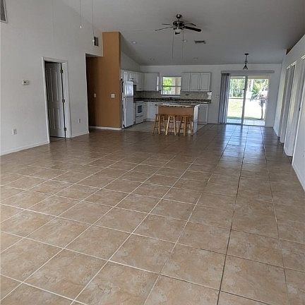 4th image of 703 NE 31st Ter