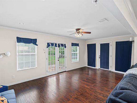 5th image of 105 Carroll St