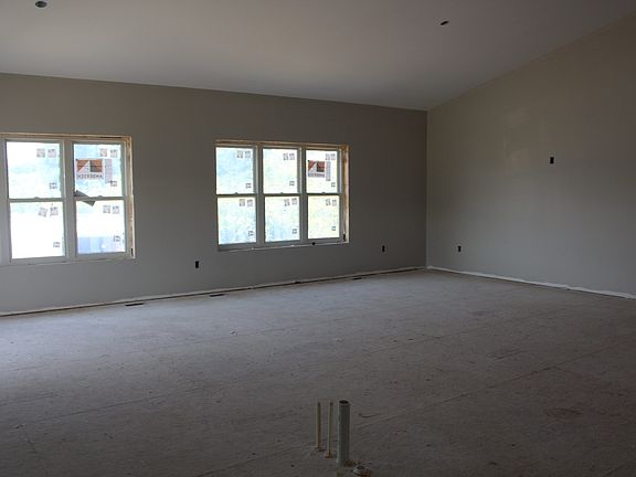 4th image of 514 Creekside Cir