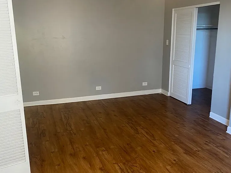 Stunning Large One Bedroom, Lake View, Elevator Building — Photo 38