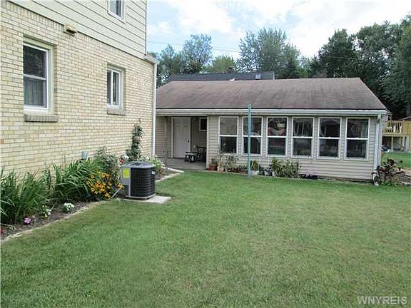 3rd image of 40 Bayberry Ave