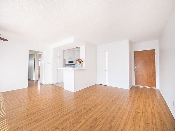 4th image of 336 S Alexandria Ave #5002