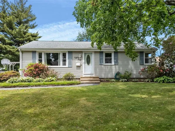 83 Bateman Ave, Cranston, RI 02920