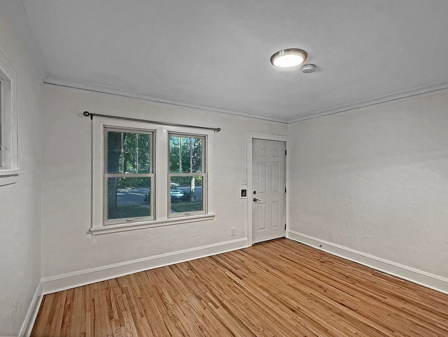 3 bed, 2.0 bath, 1825 sqft, $2,295 — Photo 3