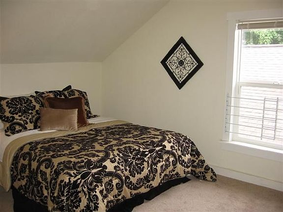 4th image of 654 Highland Ave