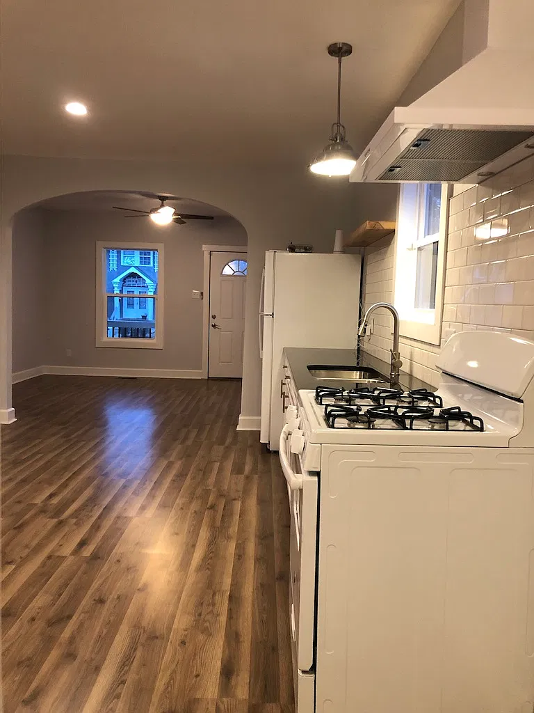 1 bed, 950 sqft, $1,200 — Photo 2