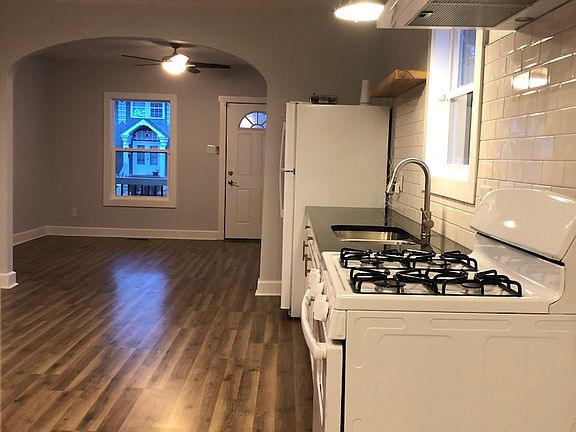 2nd image of 3118 Boulevard Pl