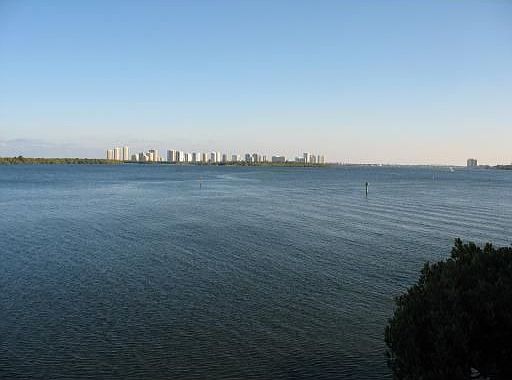 4th image of 100 Lakeshore Dr APT L8