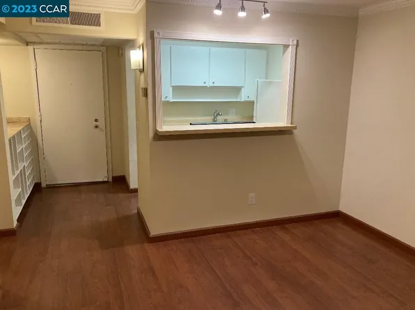 470 N Civic Dr APT 105, Walnut Creek, CA 94596
