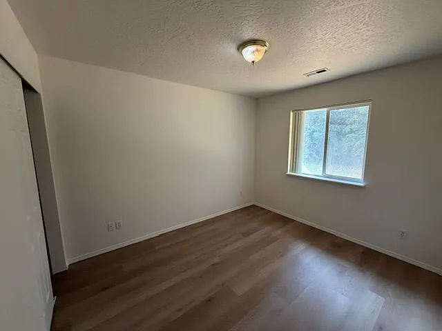 108 E Jadynn Ct — Photo 6