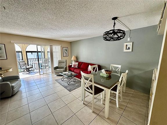 5th image of 835 18th St APT 310