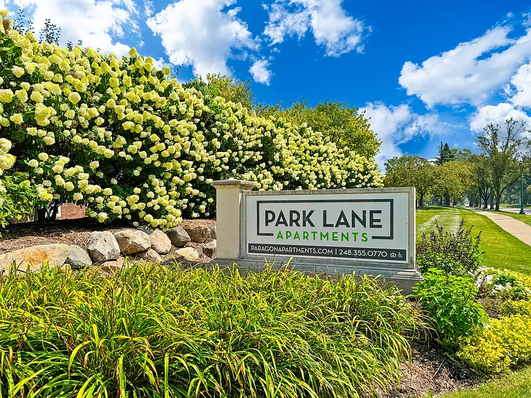 Park Lane Apartments — Photo 10