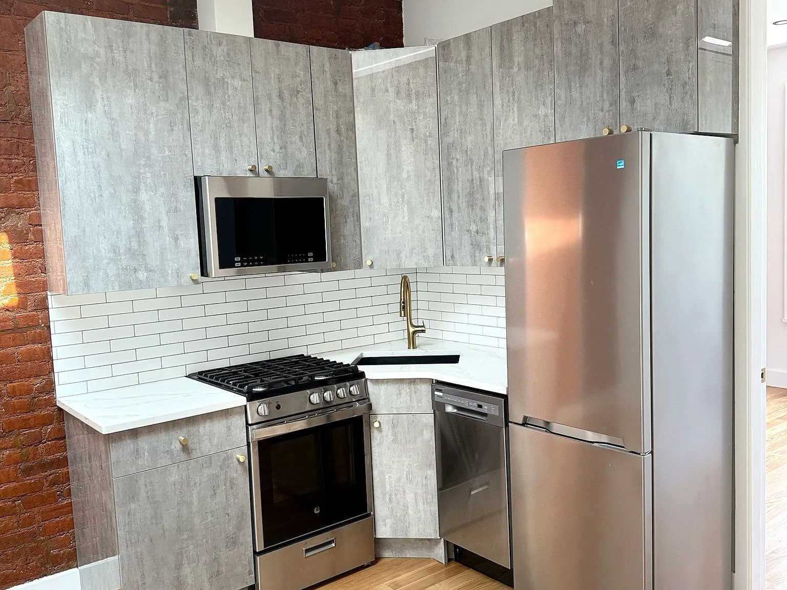 60-82 Catalpa Ave — Photo 2