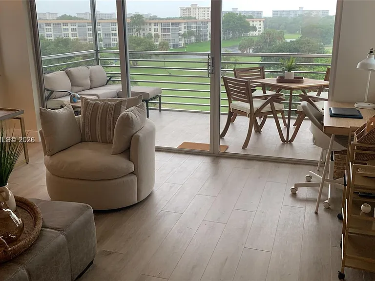 3520 Oaks Way #607 — Photo 3