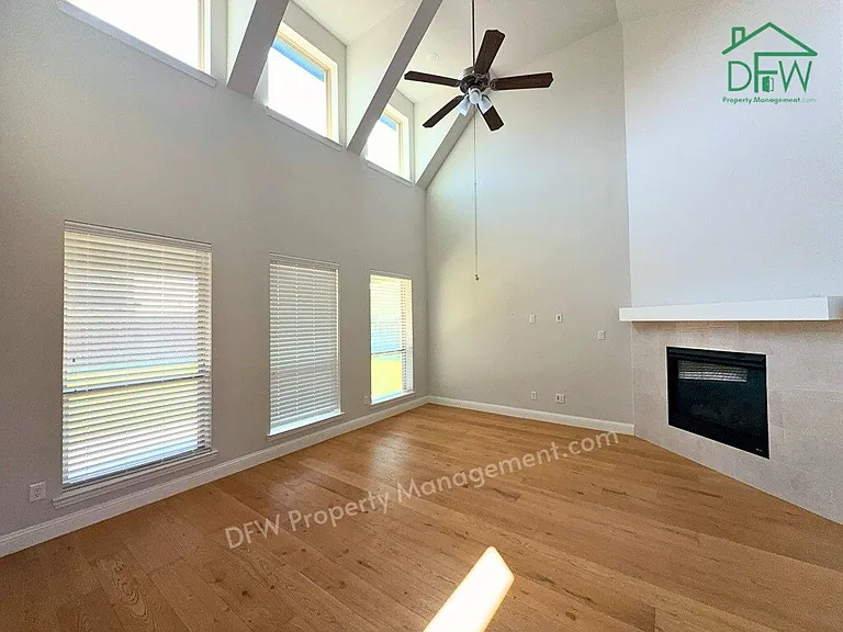 501 Upper Falls Ln — Photo 3