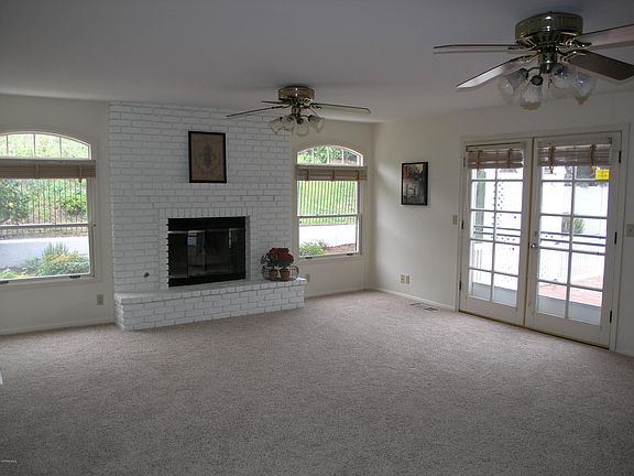 3rd image of 635 Shasta Dr