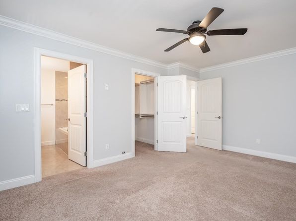 4 bedroom rental in Surrey — photo 16
