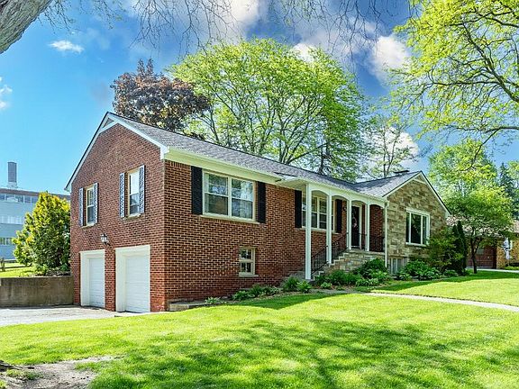 3rd image of 714 Collegewood Dr