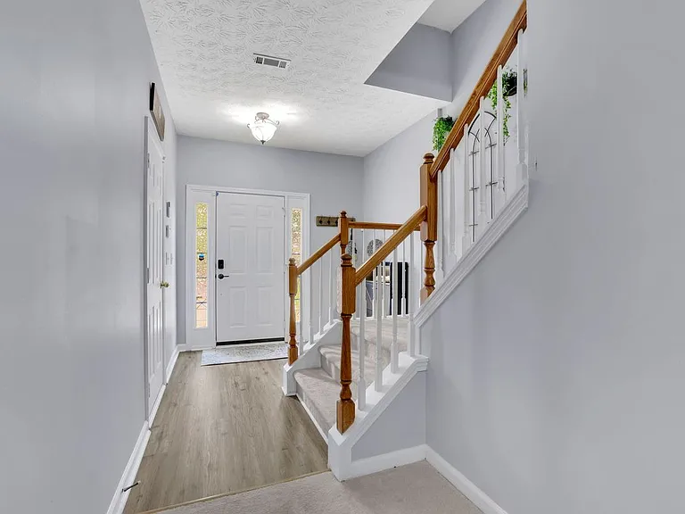 541 Lantern Wood Dr — Photo 4