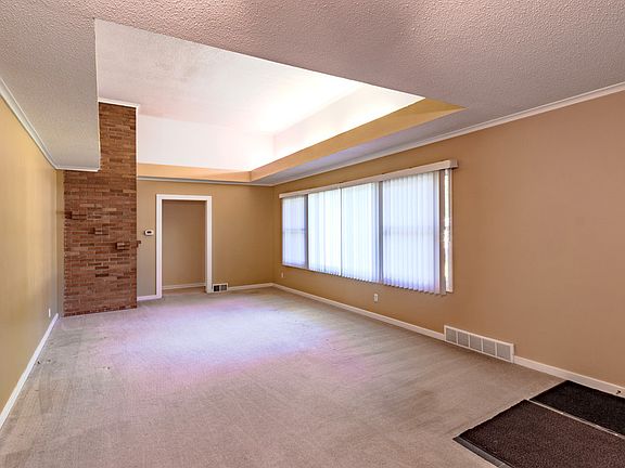 3rd image of 2916 Dartmouth Dr