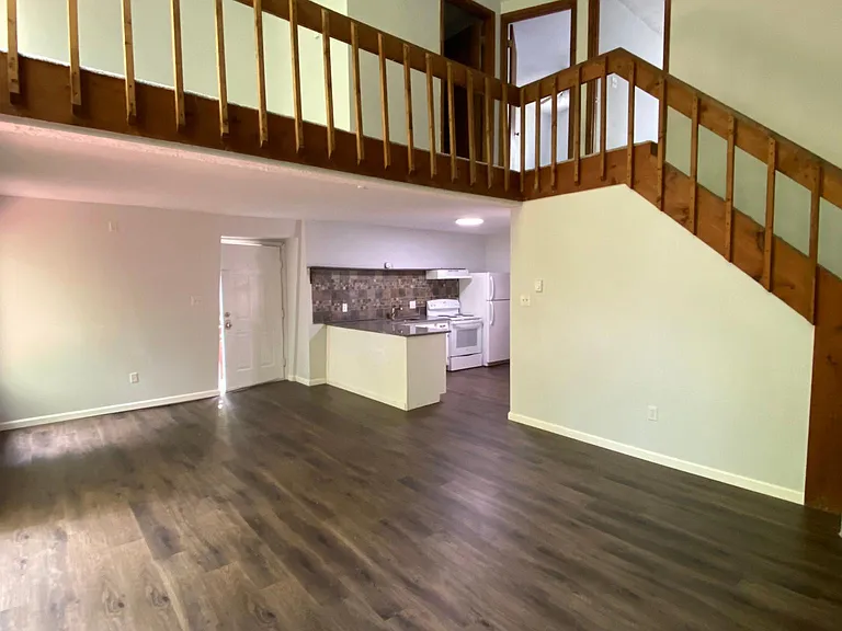 1238 Winding Way — Photo 7
