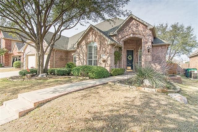 1st image of 304 S Village Dr