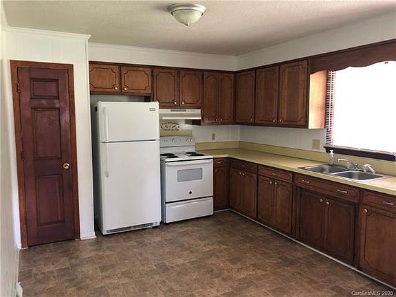 3rd image of 1411 Victor Woods Ln #105