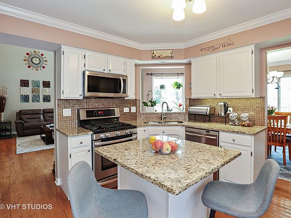 3rd image of 1557 Plum Ct