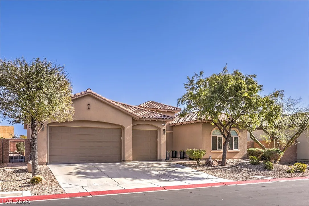 3 bed, 2.0 bath, 2196 sqft, $2,600 — Photo 3