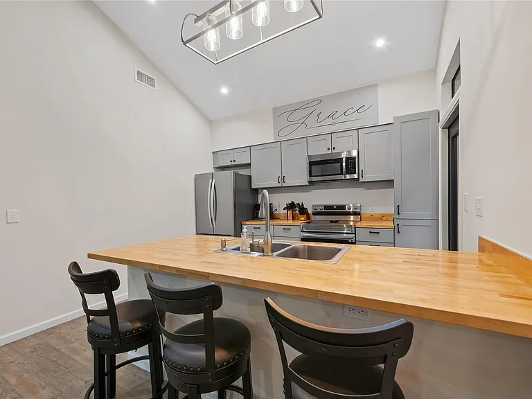 71 White Oak St — Photo 8