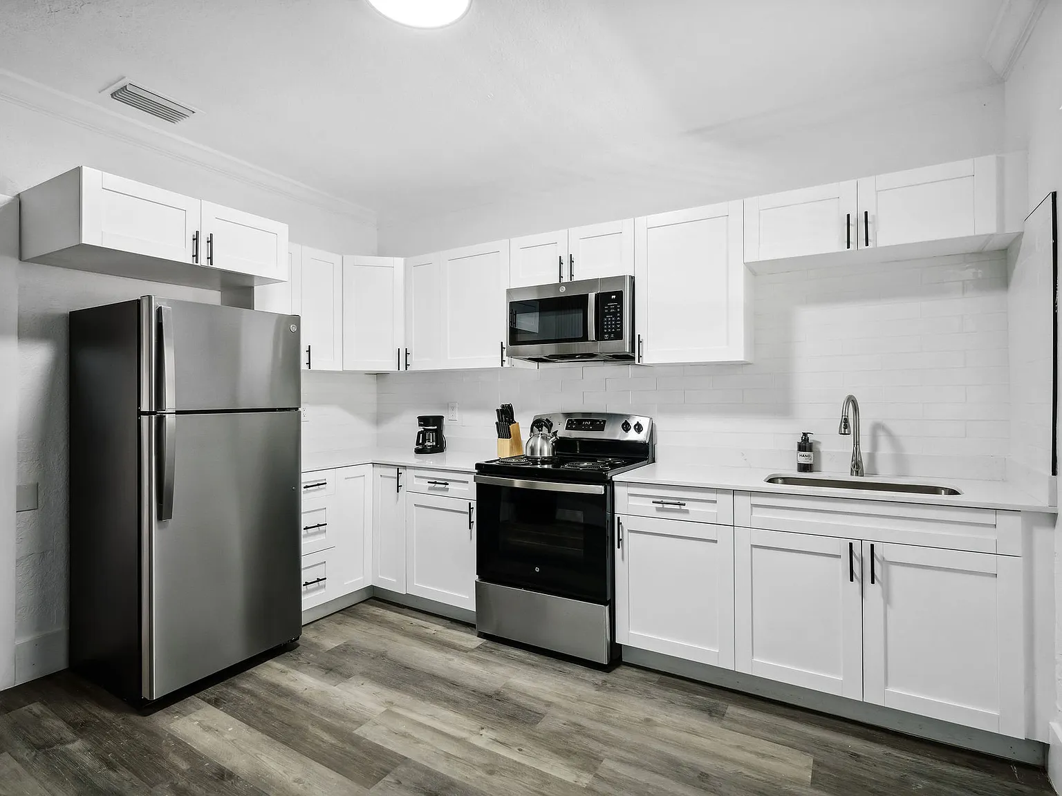2 bed, 850 sqft, $1,590 — Photo 3