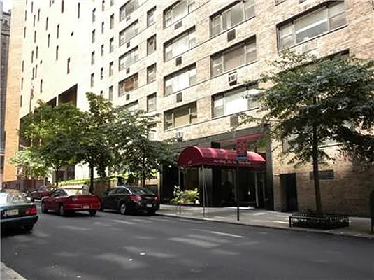 Rented by Bank Neary | media 7