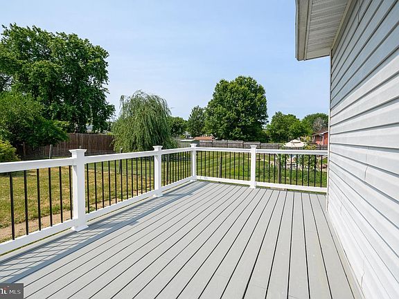 5th image of 39 Rolling Meadows Dr