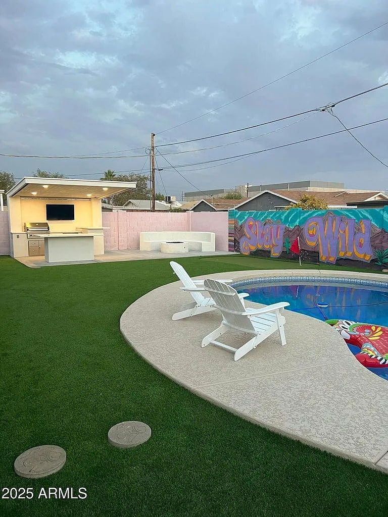 3 bed, 2.0 bath, 1300 sqft, $2,699 — Photo 4