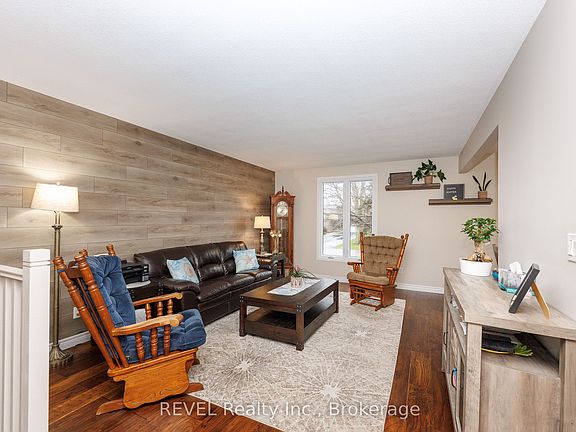 3rd image of 323 Barrick Rd
