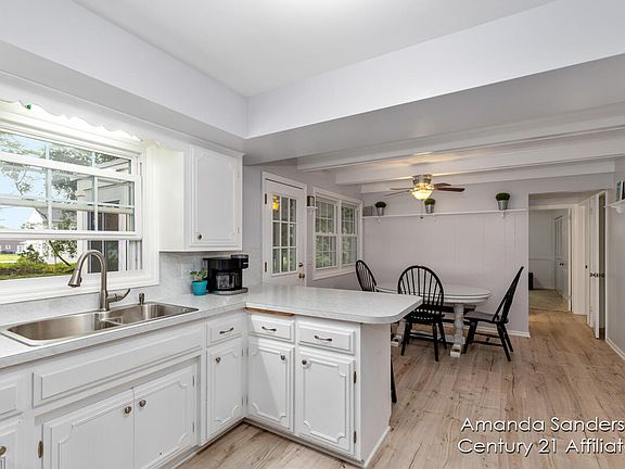 5th image of 3091 Willow Creek Dr SW