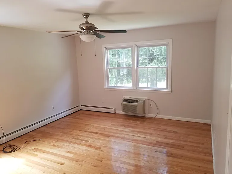 17 Old Allamuchy Rd — Photo 3