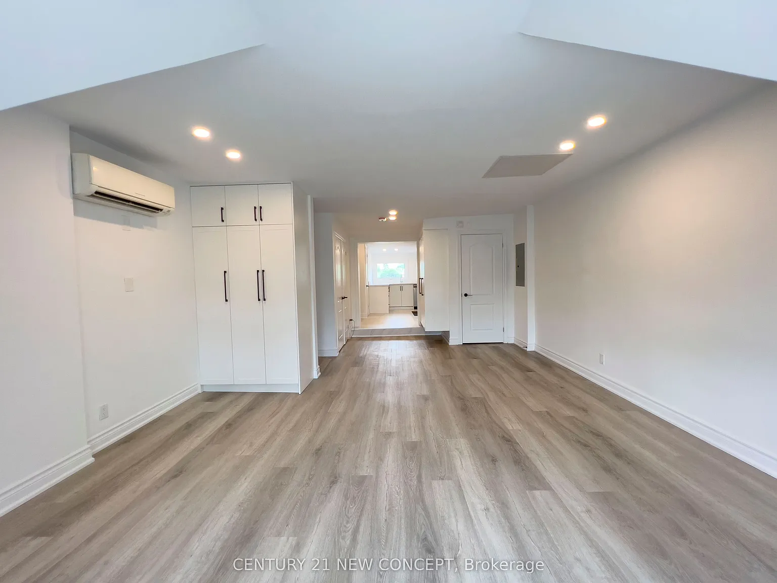 Studio, $2,200 — Photo 1