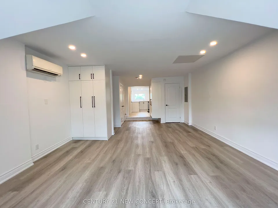 706 Bloor St N #3