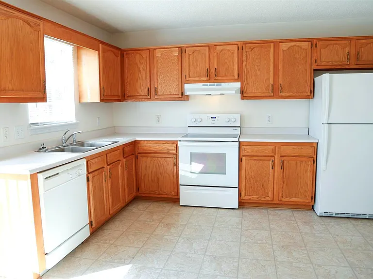 121 W Ivybridge Dr — Photo 9