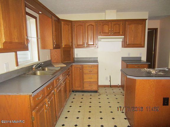 2nd image of 415 Upson Ln