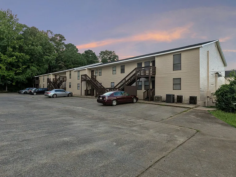 Pineview Apartments — Photo 19