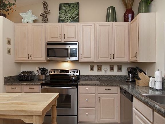 2nd image of 410 Moray Pl