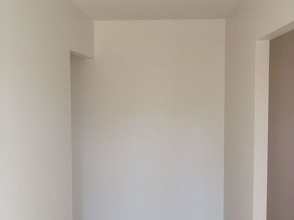 4th image of 2045 Canterbury Dr