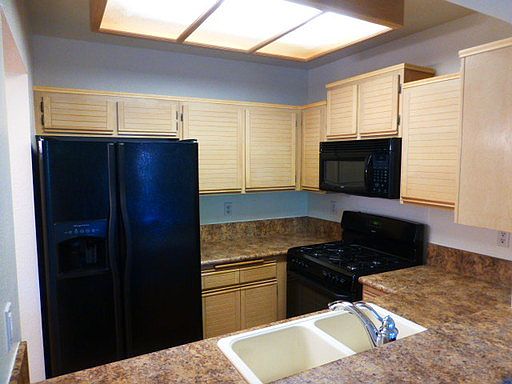 3rd image of 24119 Del Monte Dr Unit 55