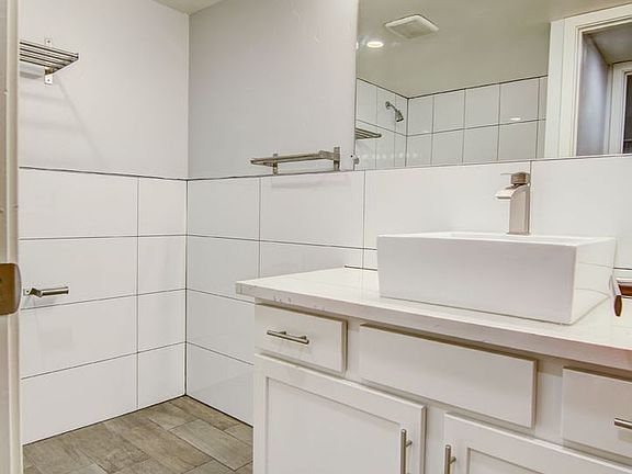 5th image of 2619 T St APT 1