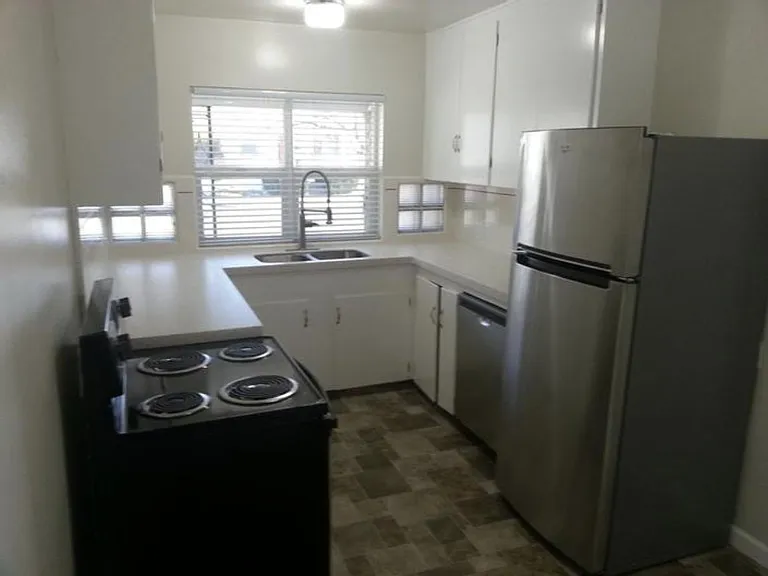 2694 S Hartford St — Photo 2