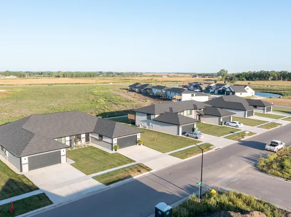 120 Blue Bell Dr, Brookings, SD 57006