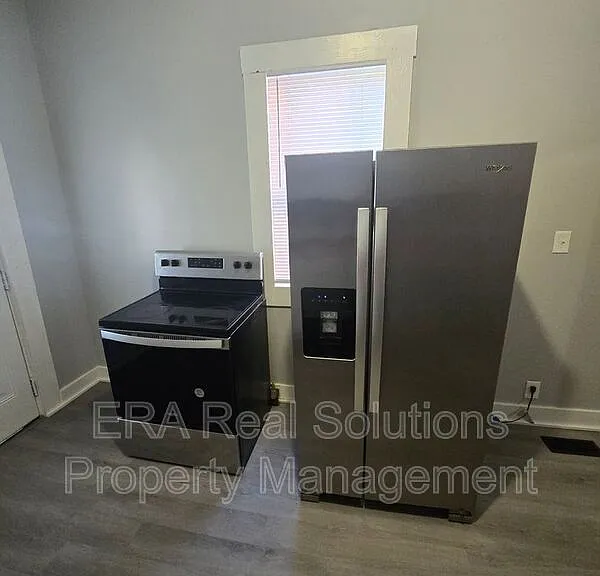 95 Whitethorne Ave — Photo 7